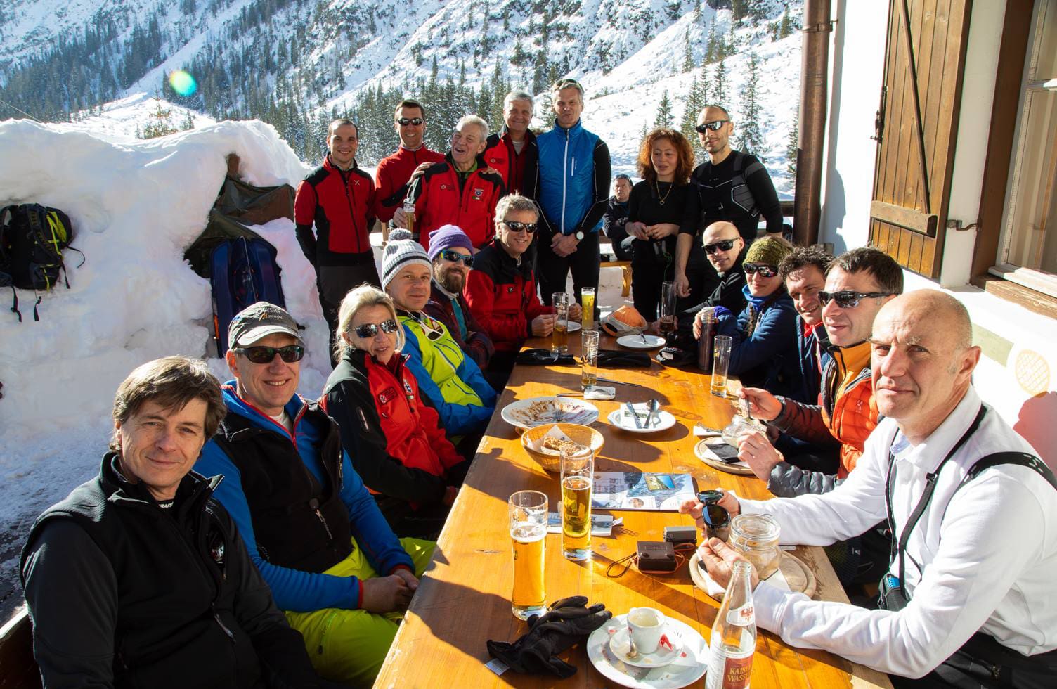 scialpinismo gruppo a tavola